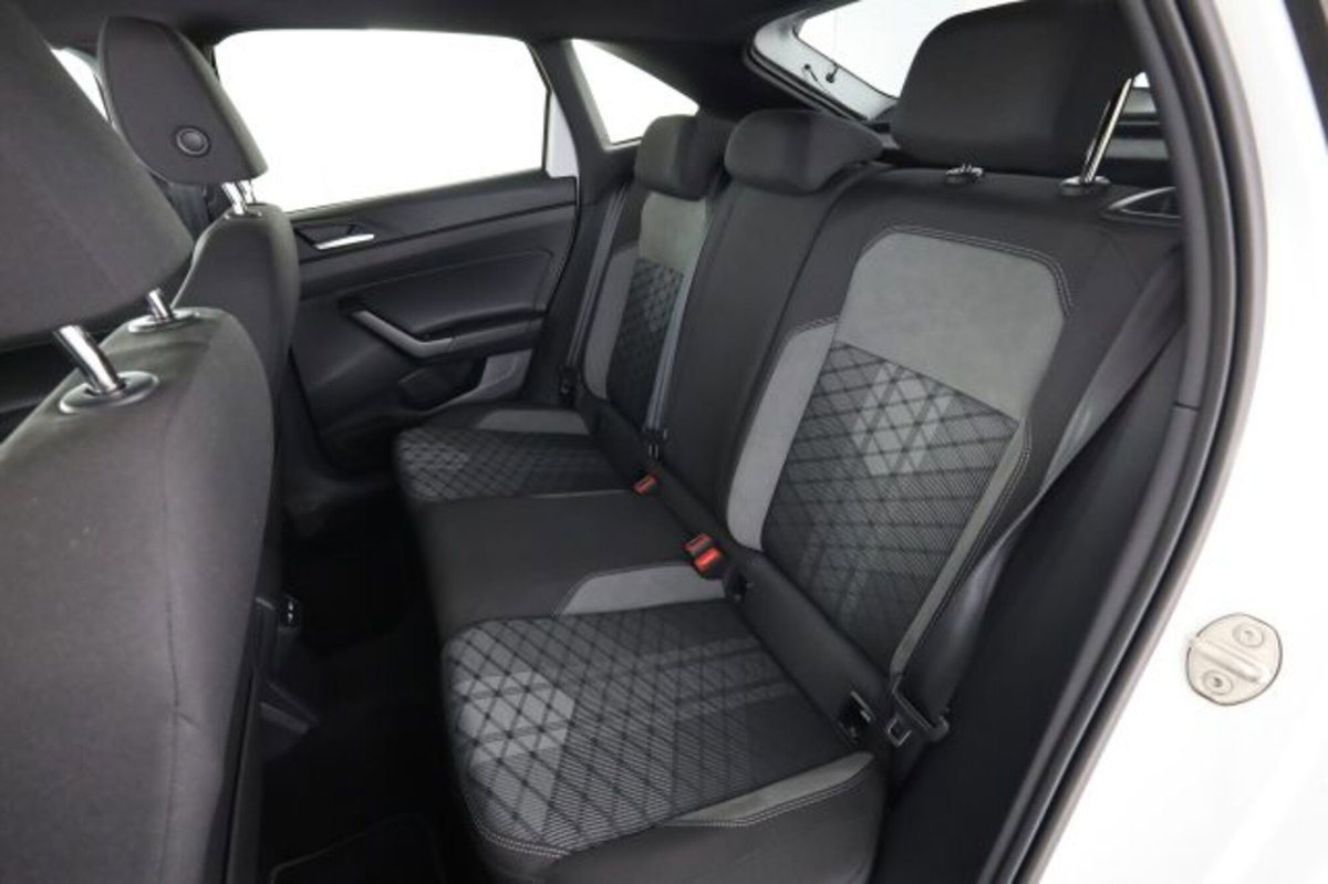 Volkswagen Taigo 1.0 TSI 110 CV DSG R-Line (3)