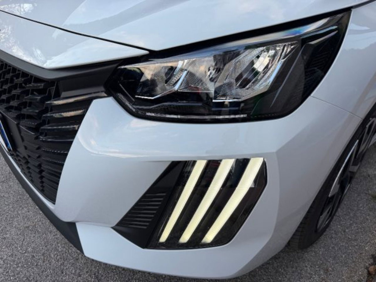 Peugeot 208 1.2 puretech Active s&s 100cv (5)