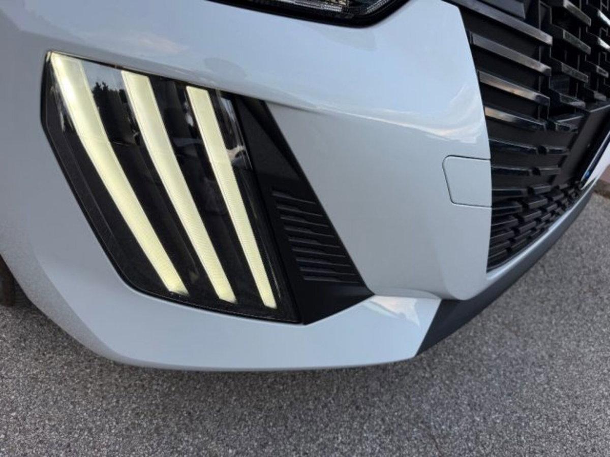 Peugeot 208 1.2 puretech Active s&s 100cv (8)