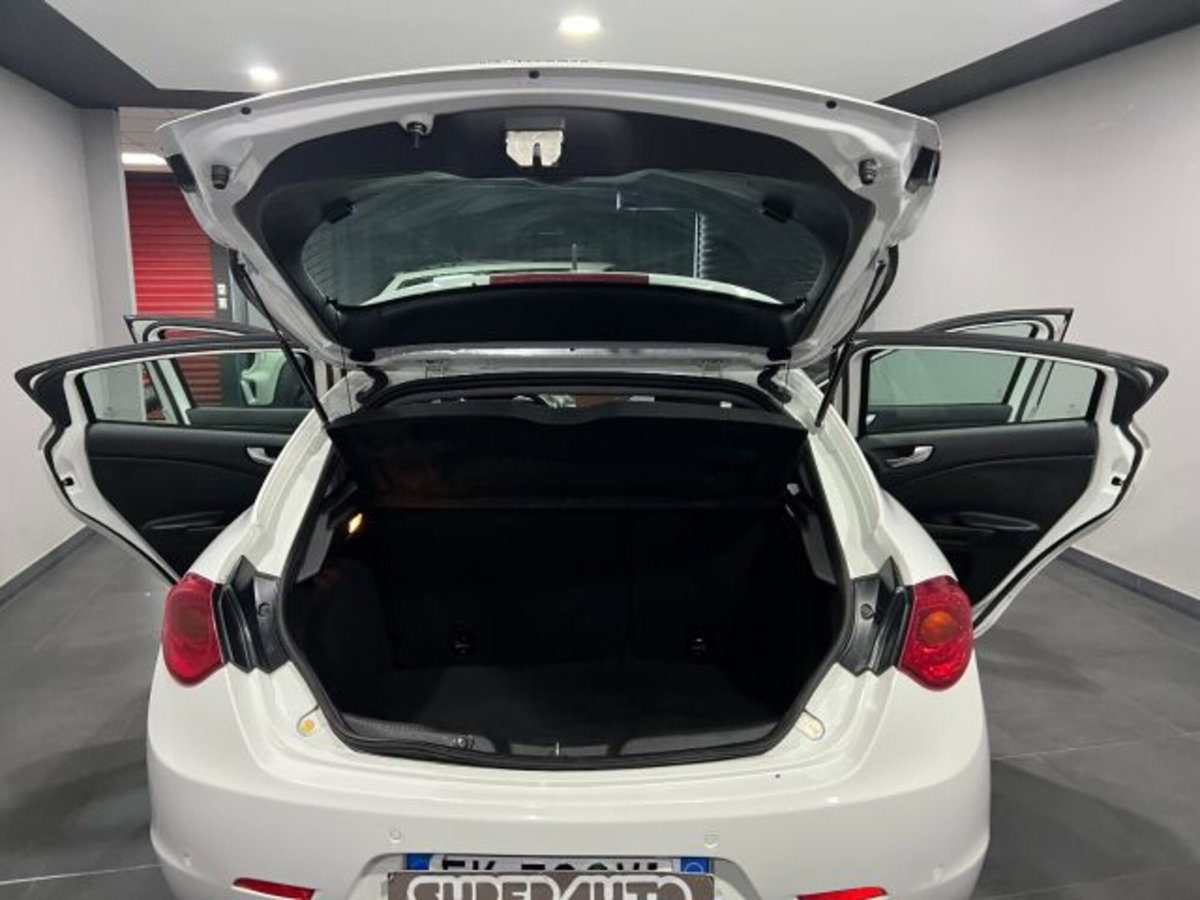 Alfa Romeo Giulietta 1.6 JTDm Giulietta 120cv (12)