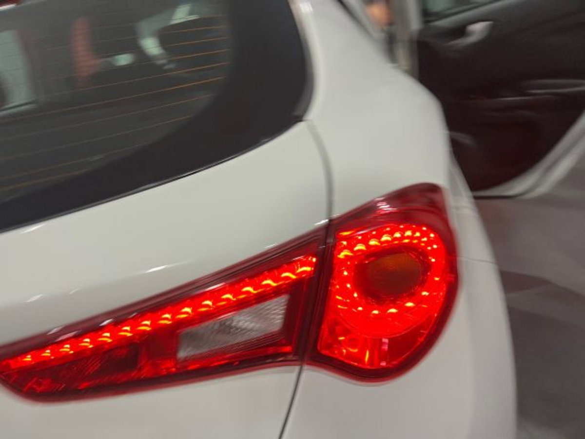 Alfa Romeo Giulietta 1.6 JTDm Giulietta 120cv (15)