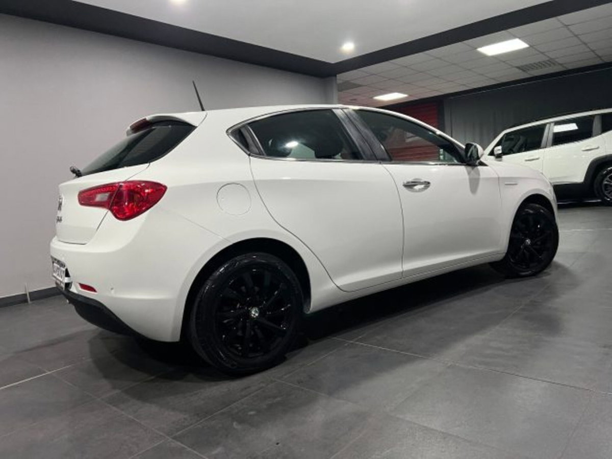 Alfa Romeo Giulietta 1.6 JTDm Giulietta 120cv (4)