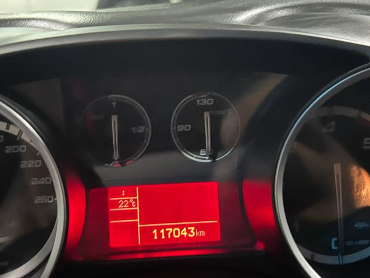 Alfa Romeo Giulietta 1.6 JTDm Giulietta 120cv (8)
