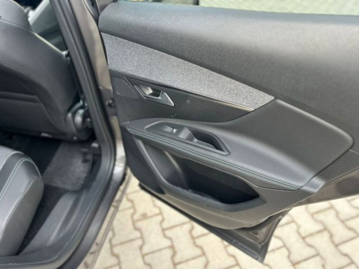 Peugeot 3008 BlueHDi 130 S&S EAT8 Allure Pack (19)