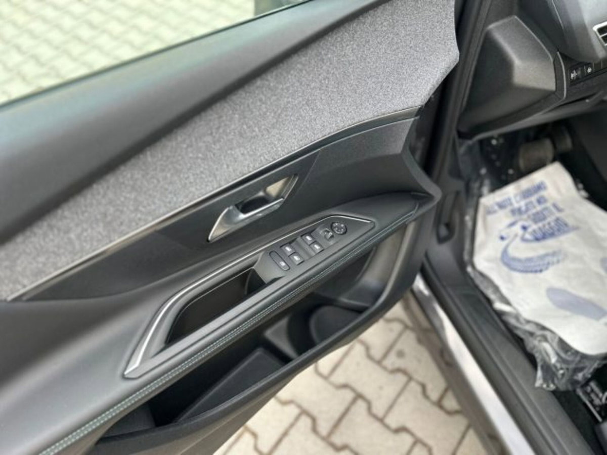 Peugeot 3008 BlueHDi 130 S&S EAT8 Allure Pack (7)