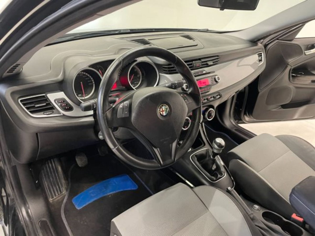Alfa Romeo Giulietta 2.0 JTDm-2 Distinctive 170cv (14)
