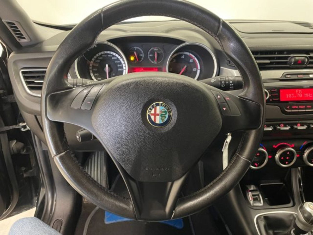 Alfa Romeo Giulietta 2.0 JTDm-2 Distinctive 170cv (16)