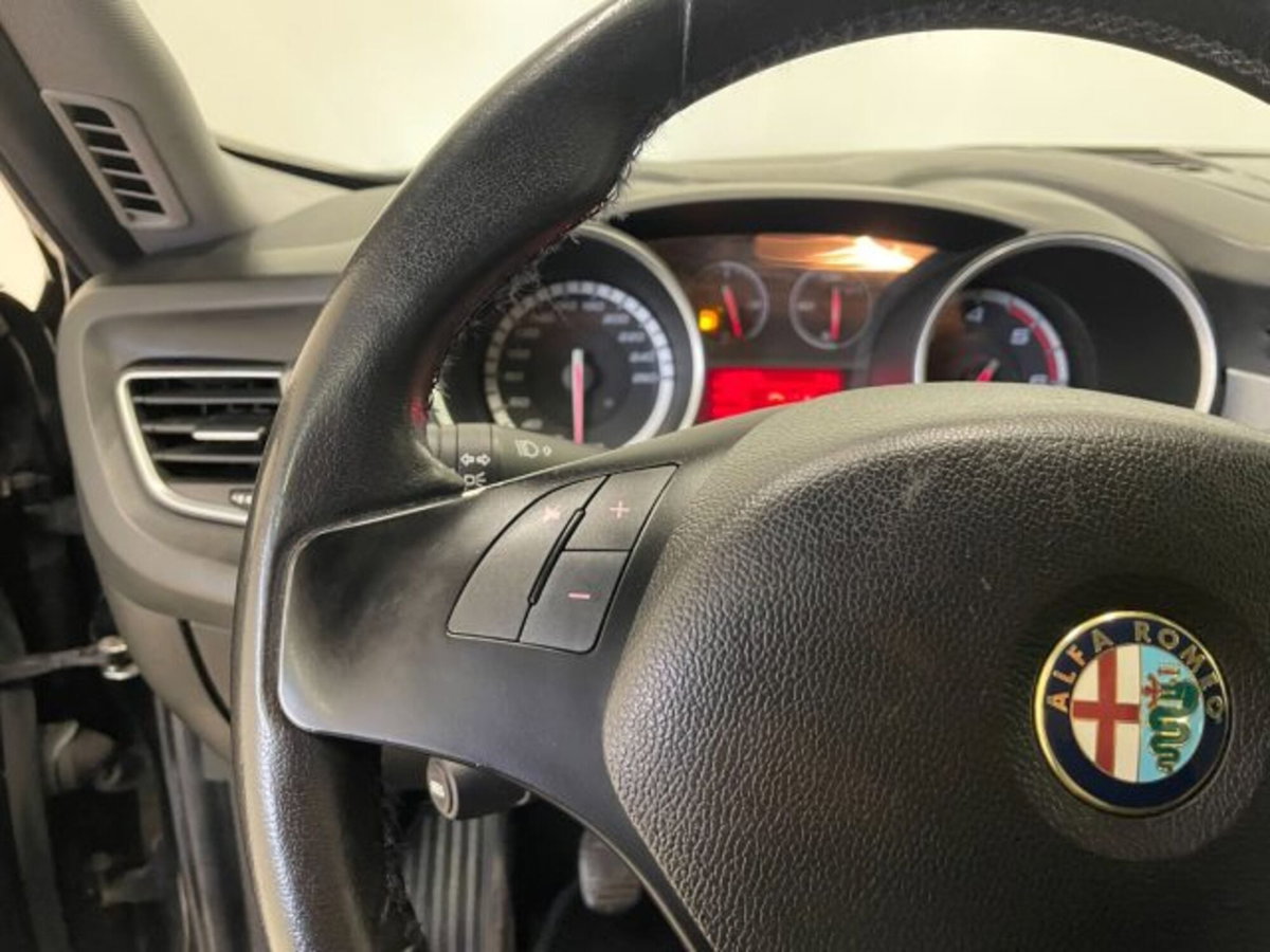 Alfa Romeo Giulietta 2.0 JTDm-2 Distinctive 170cv (17)