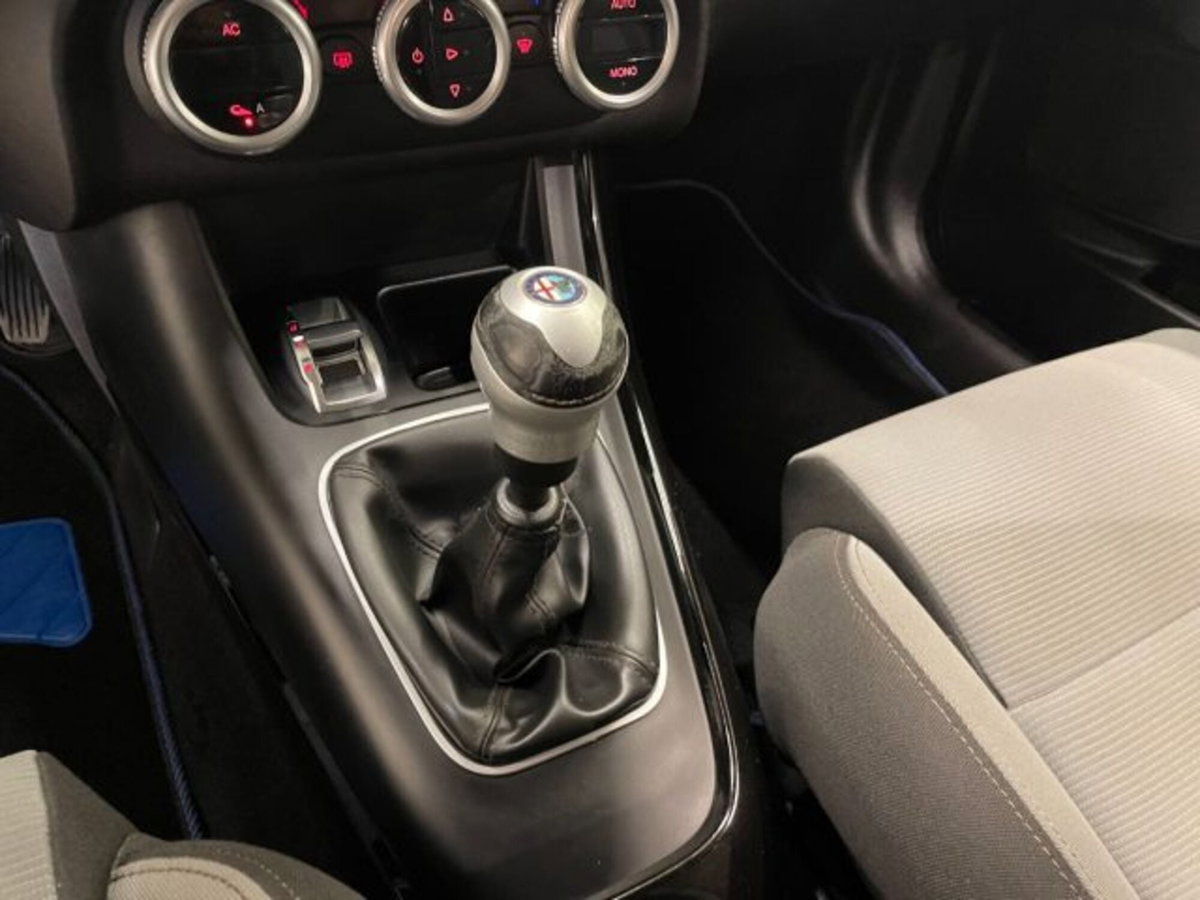 Alfa Romeo Giulietta 2.0 JTDm-2 Distinctive 170cv (8)