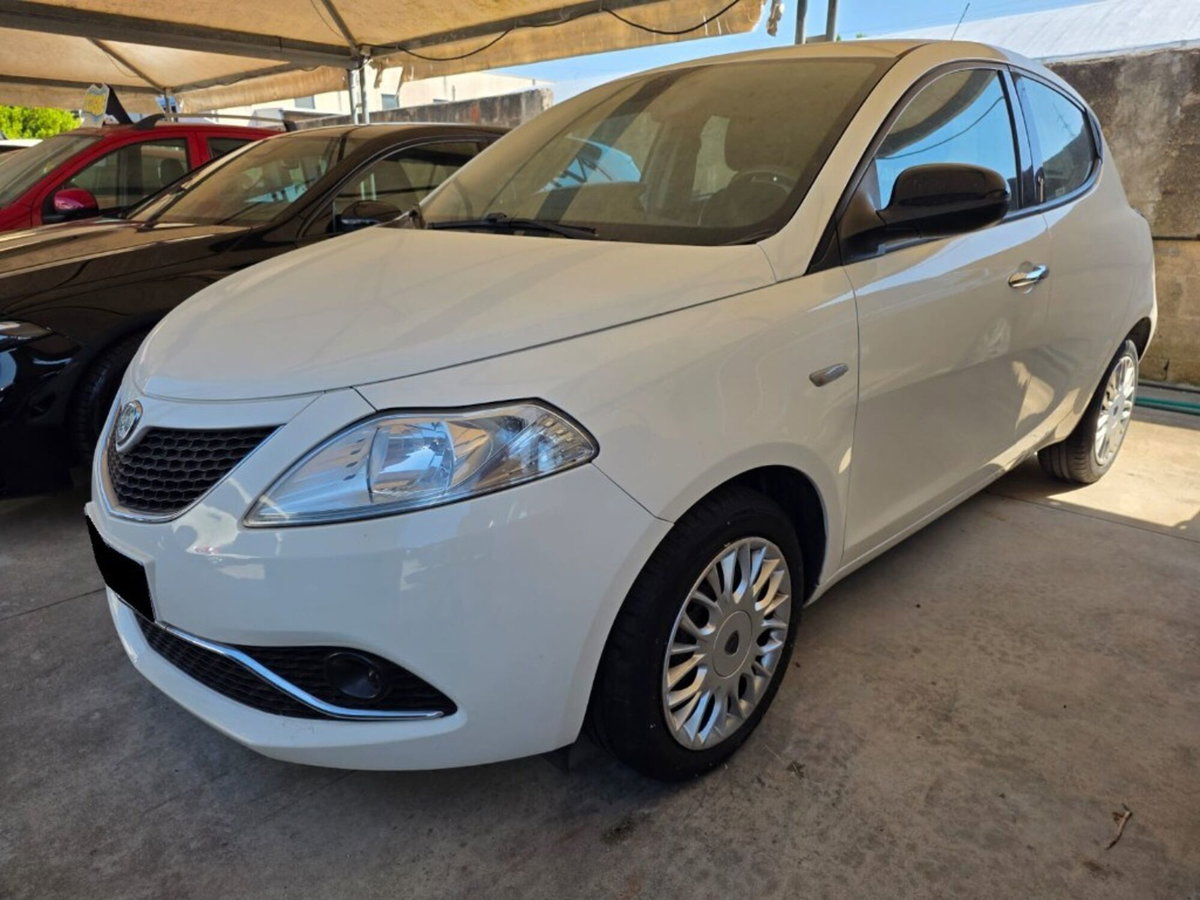 Lancia Ypsilon 1.2 69 CV 5 porte Gold