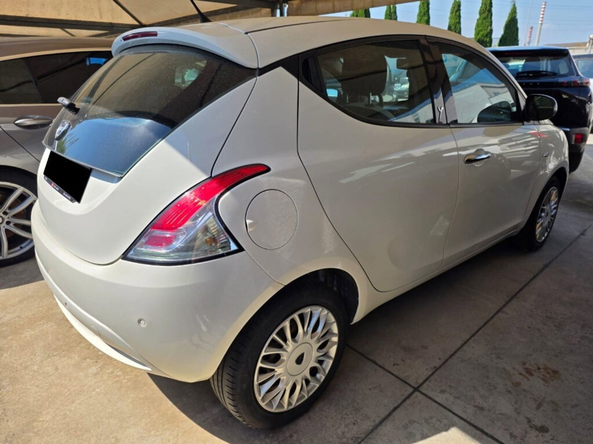 Lancia Ypsilon 1.2 69 CV 5 porte Gold (3)