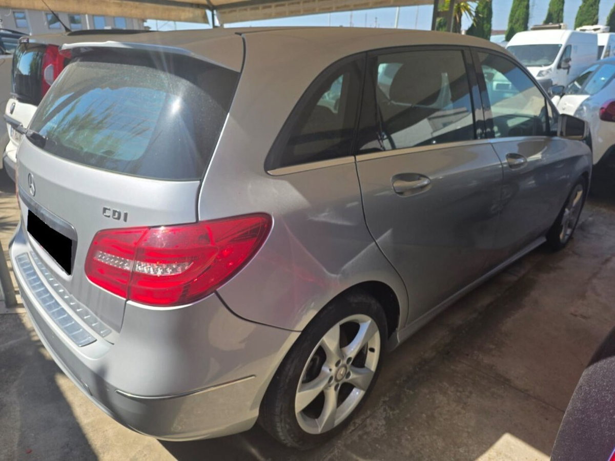 Mercedes-Benz Classe B 180 CDI BlueEFFICIENCY Premium (2)