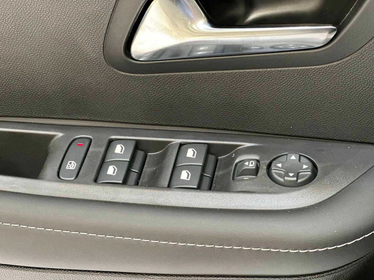Peugeot 208 PureTech 100 Stop&Start 5 porte Allure (16)