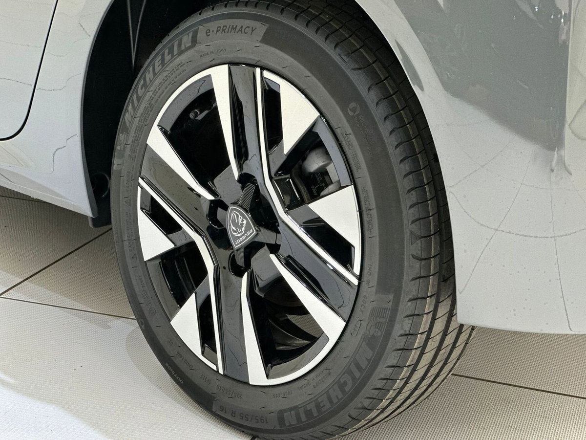 Peugeot 208 PureTech 100 Stop&Start 5 porte Allure (18)