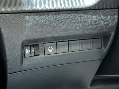 Peugeot 2008 1.2 hybrid Allure 145cv e-dcs6 (17)