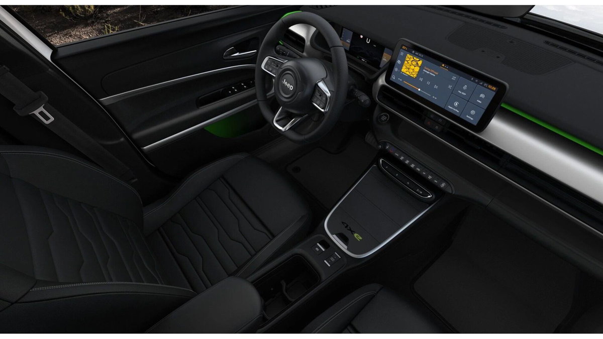Jeep Avenger 1.2 turbo e-hybrid mhev Overland 4xe 145cv edct6 (7)