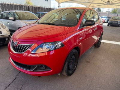 Lancia Ypsilon 1.0 FireFly 5 porte S&S Hybrid Ecochic Silver usata