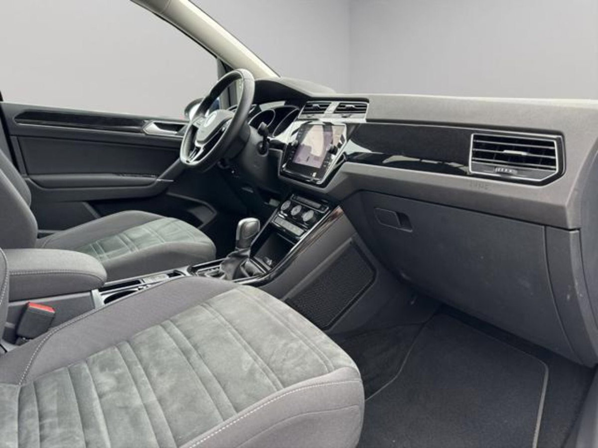 Volkswagen Touran 2.0 TDI 150 CV SCR DSG Executive BlueMotion Tech. (19)