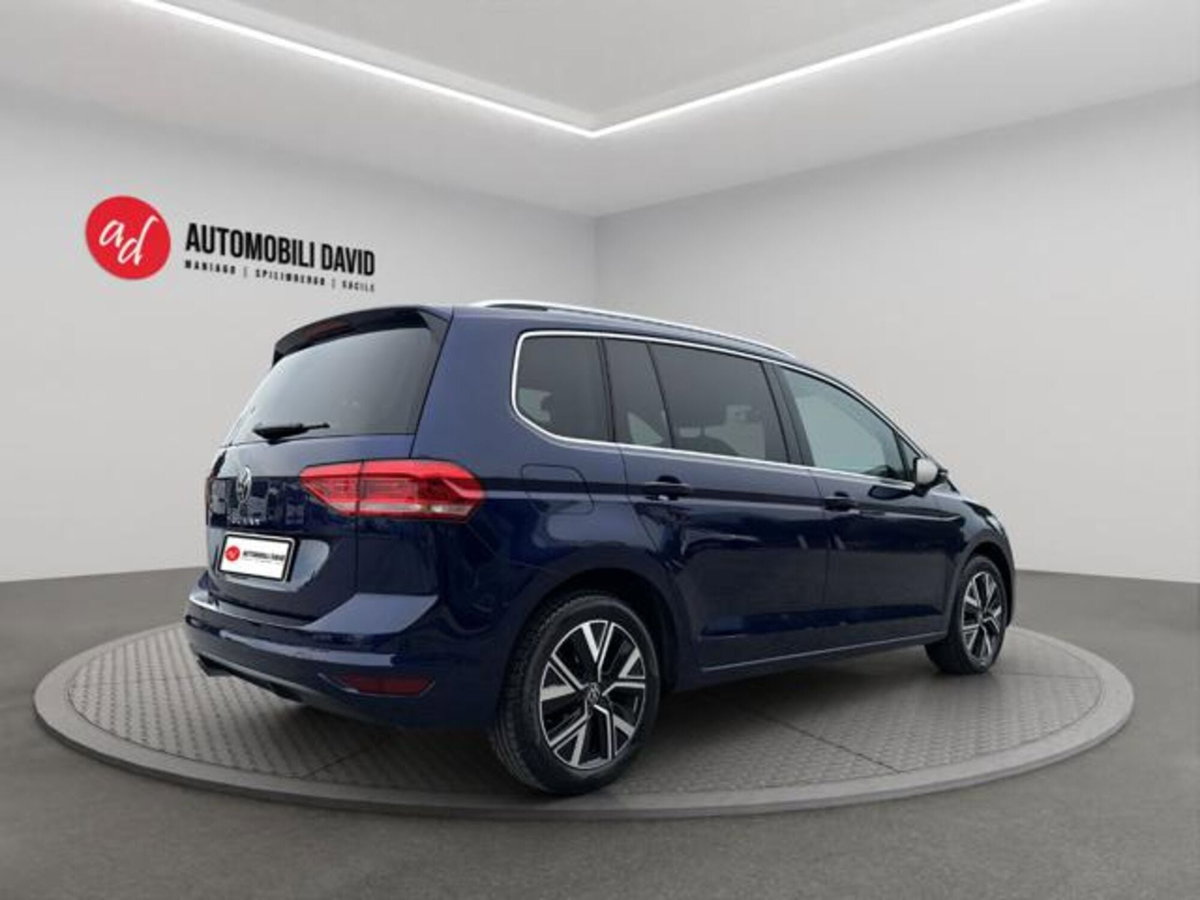 Volkswagen Touran 2.0 TDI 150 CV SCR DSG Executive BlueMotion Tech. (4)