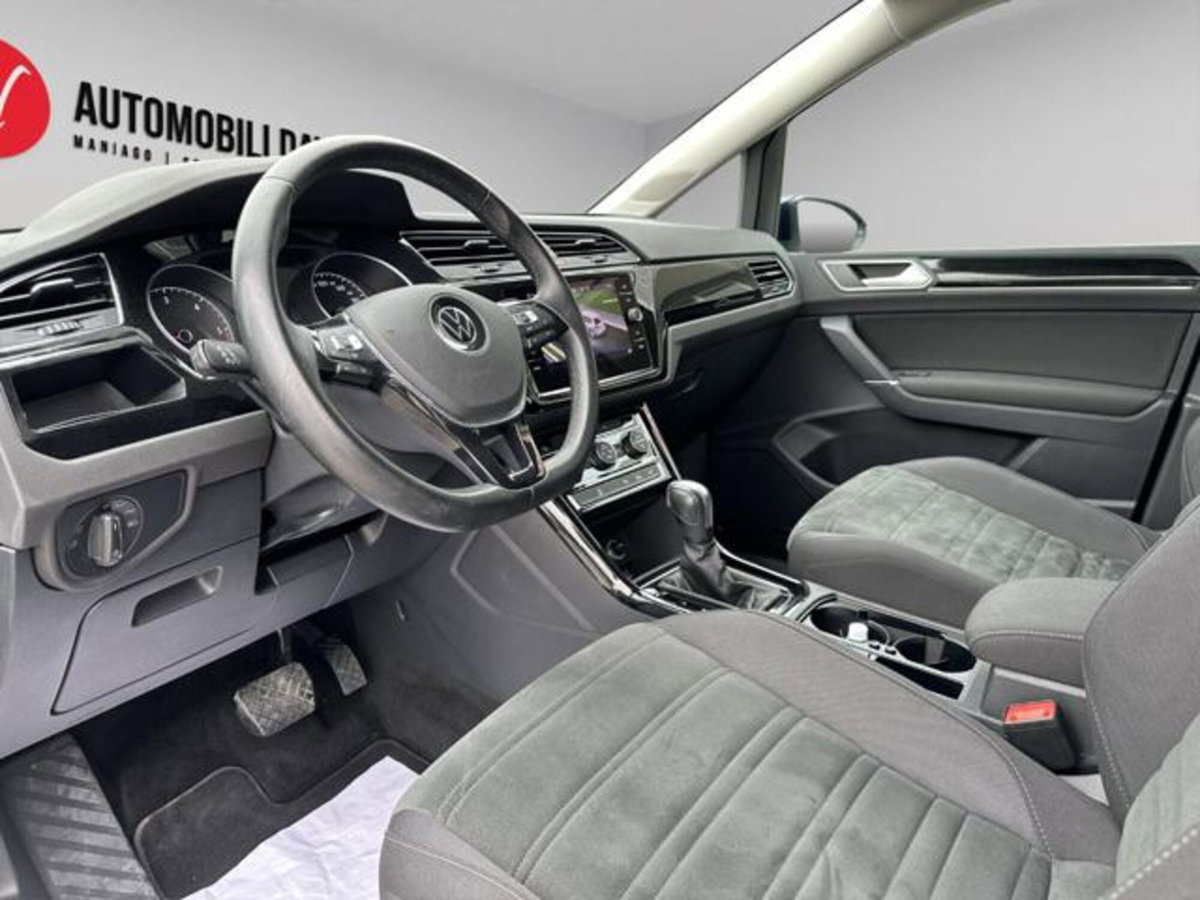 Volkswagen Touran 2.0 TDI 150 CV SCR DSG Executive BlueMotion Tech. (8)