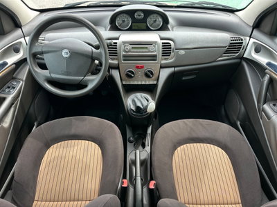 Lancia Ypsilon 1.2 Oro Giallo (6)
