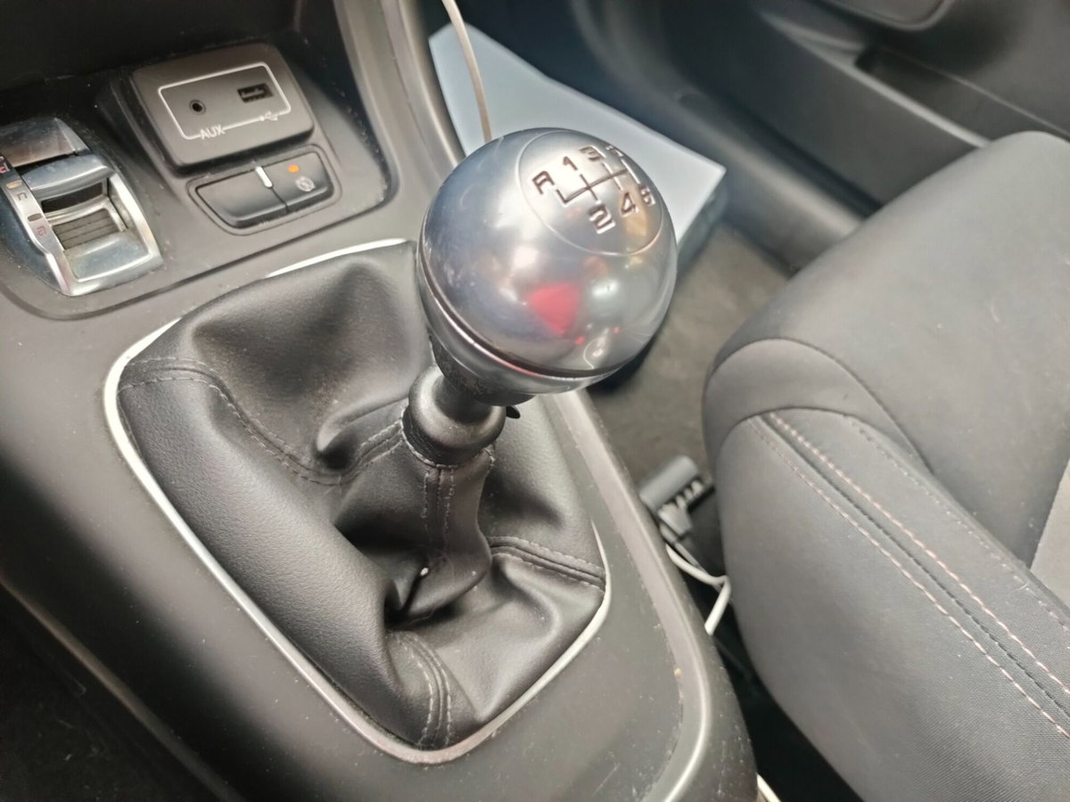Alfa Romeo Giulietta 1.6 JTDm-2 Progression c/CL (14)