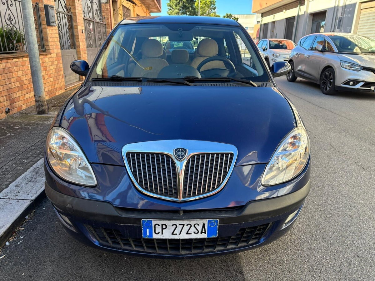Lancia Ypsilon Multijet 16V Platino (2)