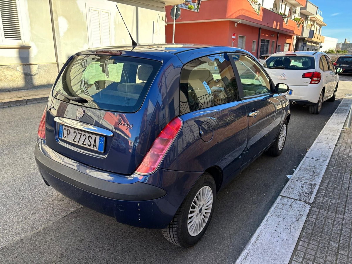 Lancia Ypsilon Multijet 16V Platino (3)