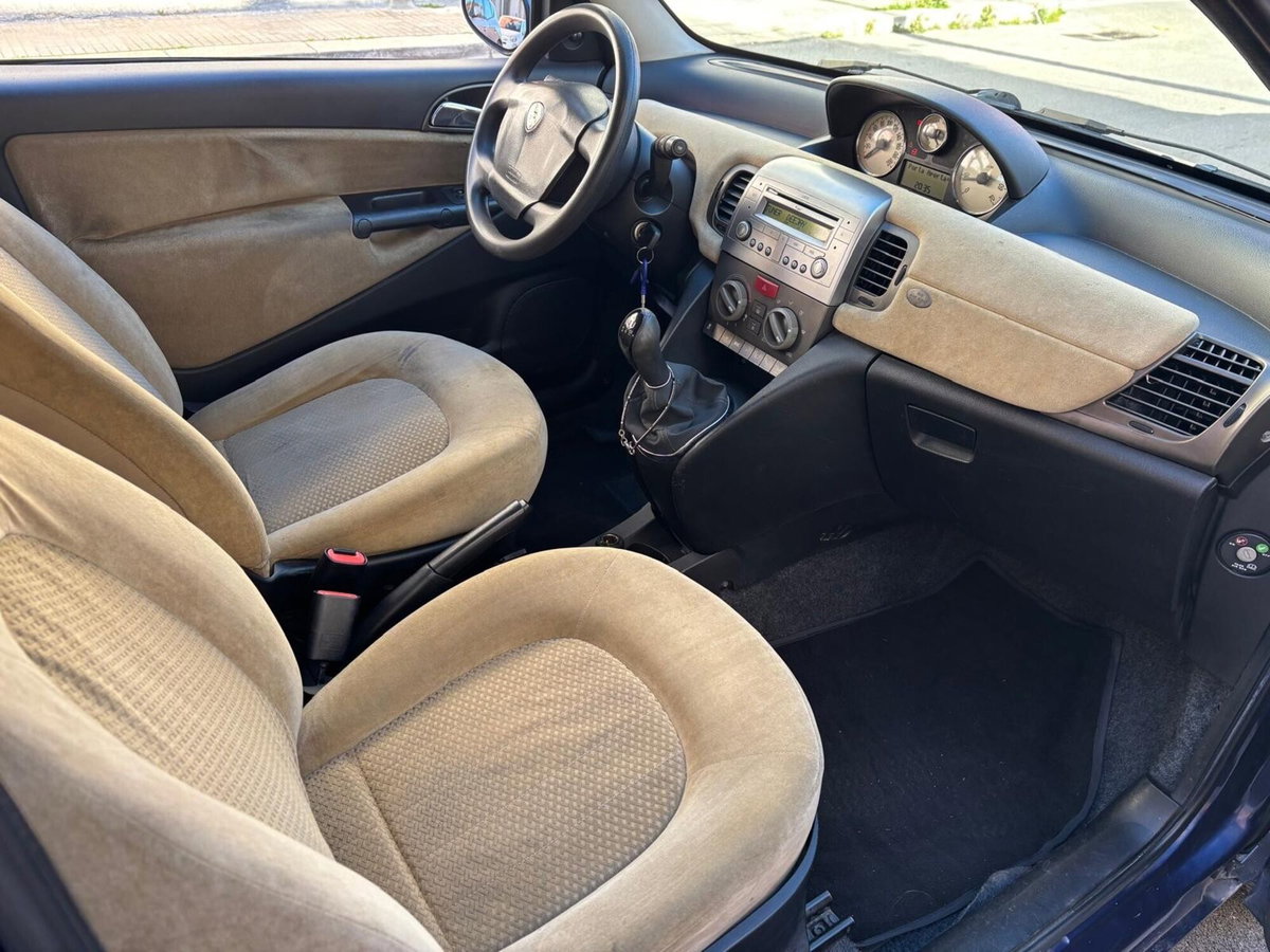 Lancia Ypsilon Multijet 16V Platino (8)