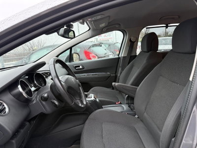 Peugeot 5008 1.6 HDi 115CV Business (12)