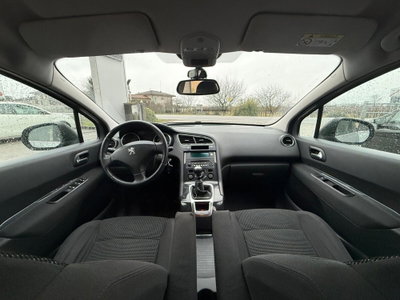 Peugeot 5008 1.6 HDi 115CV Business (17)