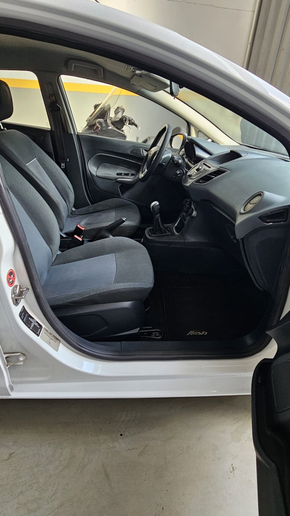 Ford Fiesta Ikon 1.4 5 porte Bz.- GPL (5)