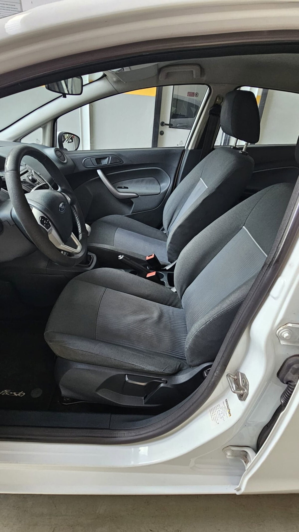 Ford Fiesta Ikon 1.4 5 porte Bz.- GPL (9)