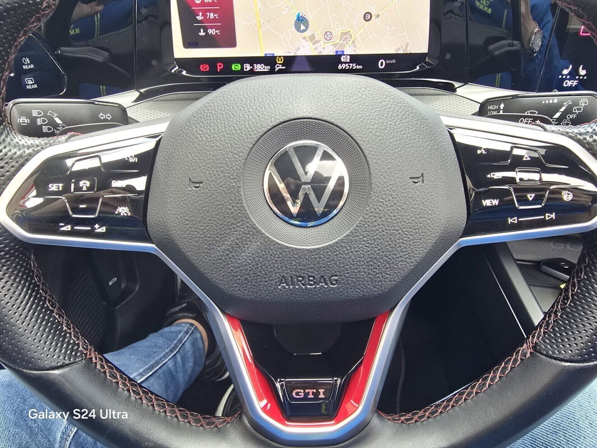 Volkswagen Golf 2.0 TSI R DSG 4Motion (9)
