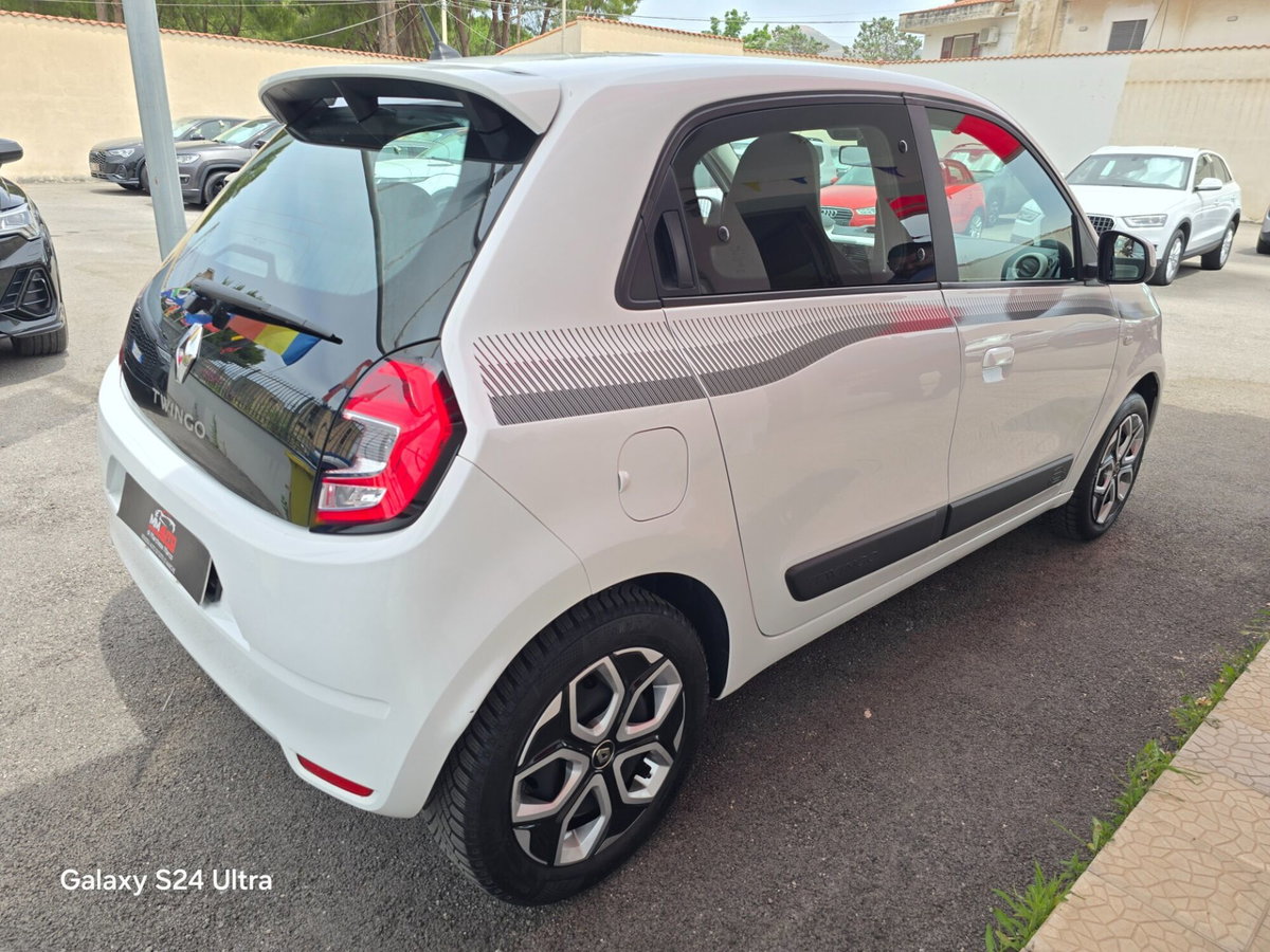 Renault Twingo SCe 65 CV Signature (2)