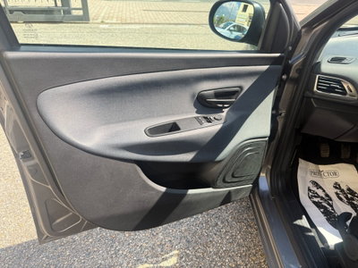 Lancia Ypsilon 1.0 FireFly 5 porte S&S Hybrid Ecochic Gold (13)