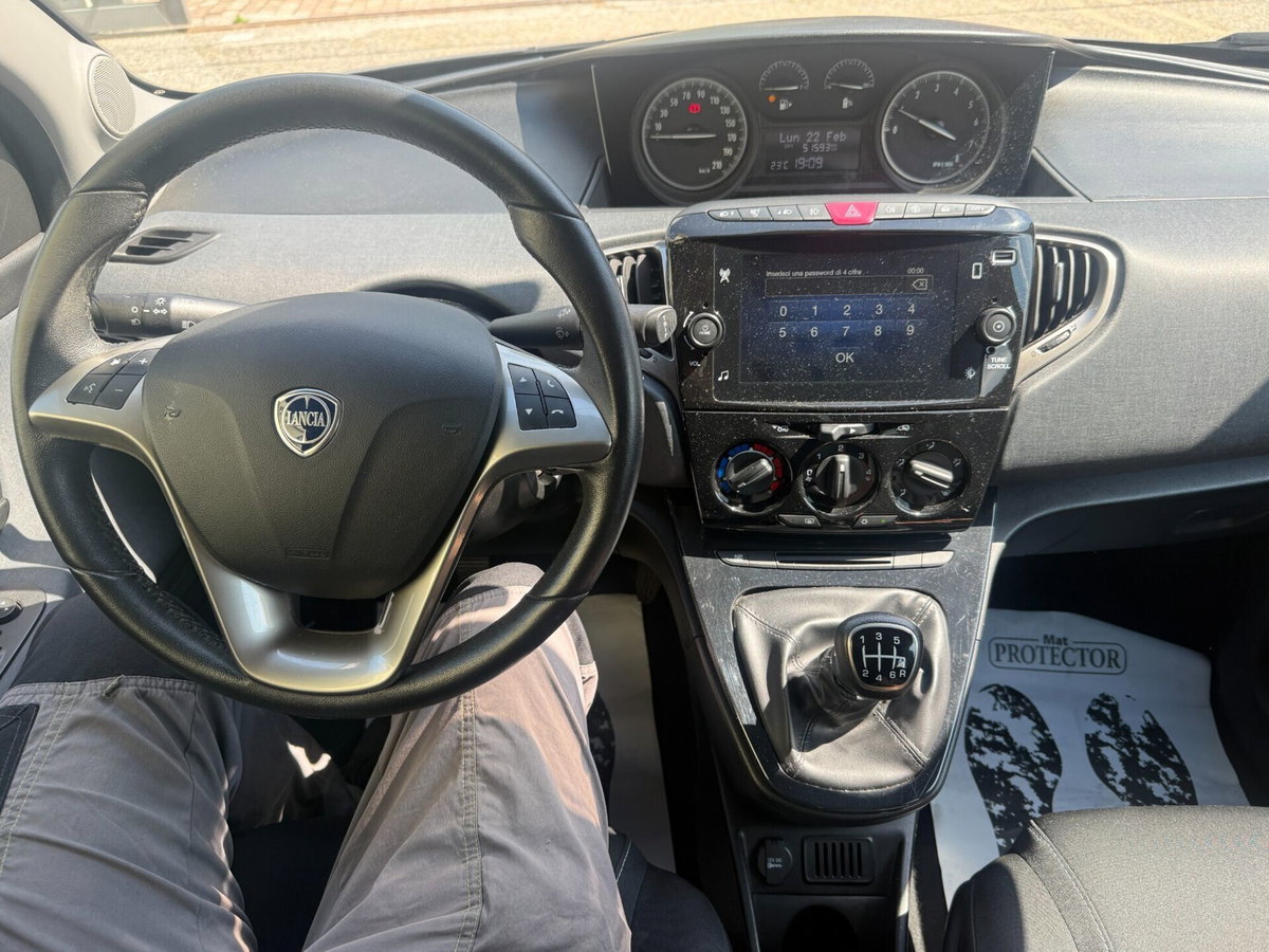 Lancia Ypsilon 1.0 FireFly 5 porte S&S Hybrid Ecochic Gold (14)