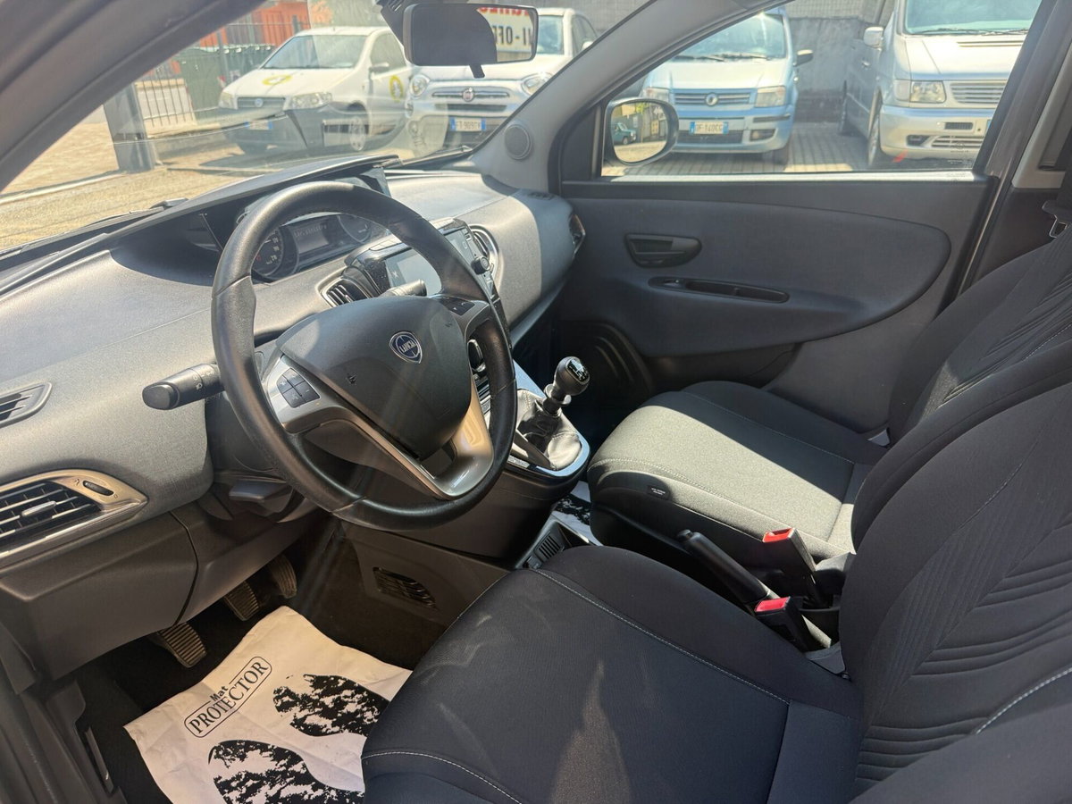 Lancia Ypsilon 1.0 FireFly 5 porte S&S Hybrid Ecochic Gold (15)
