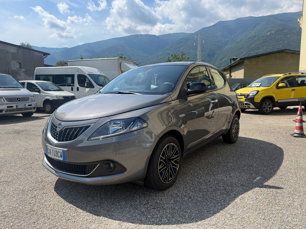 Lancia Ypsilon 1.0 FireFly 5 porte S&S Hybrid Ecochic Gold (2)