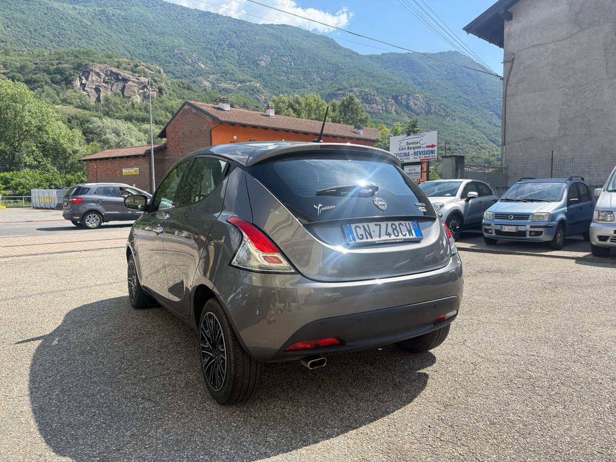 Lancia Ypsilon 1.0 FireFly 5 porte S&S Hybrid Ecochic Gold (4)