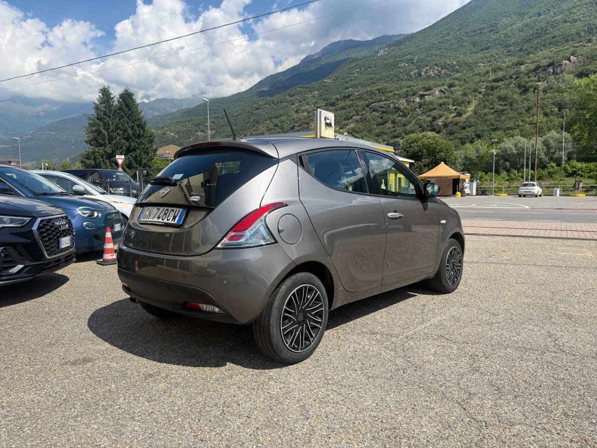 Lancia Ypsilon 1.0 FireFly 5 porte S&S Hybrid Ecochic Gold (5)