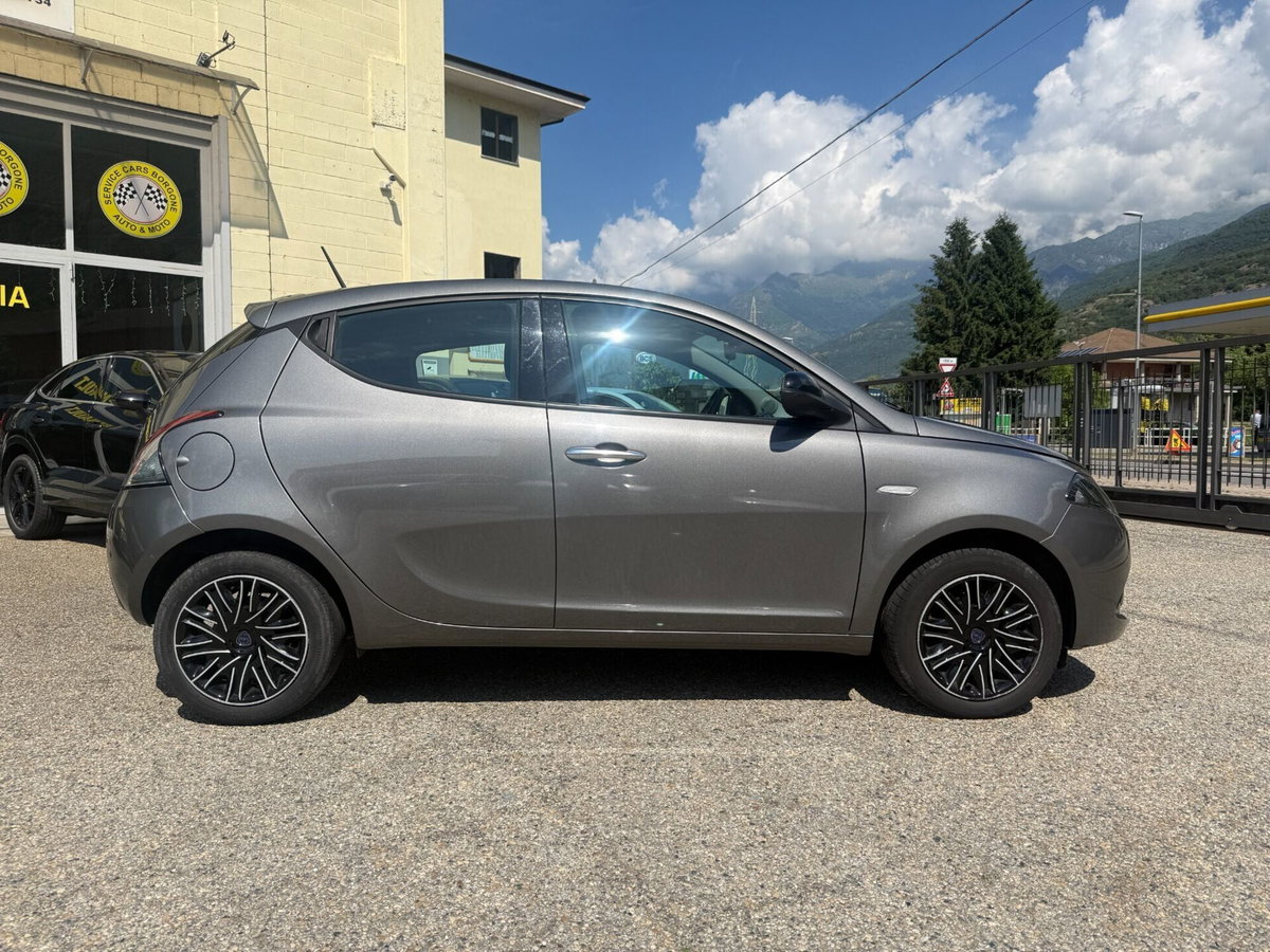 Lancia Ypsilon 1.0 FireFly 5 porte S&S Hybrid Ecochic Gold (7)