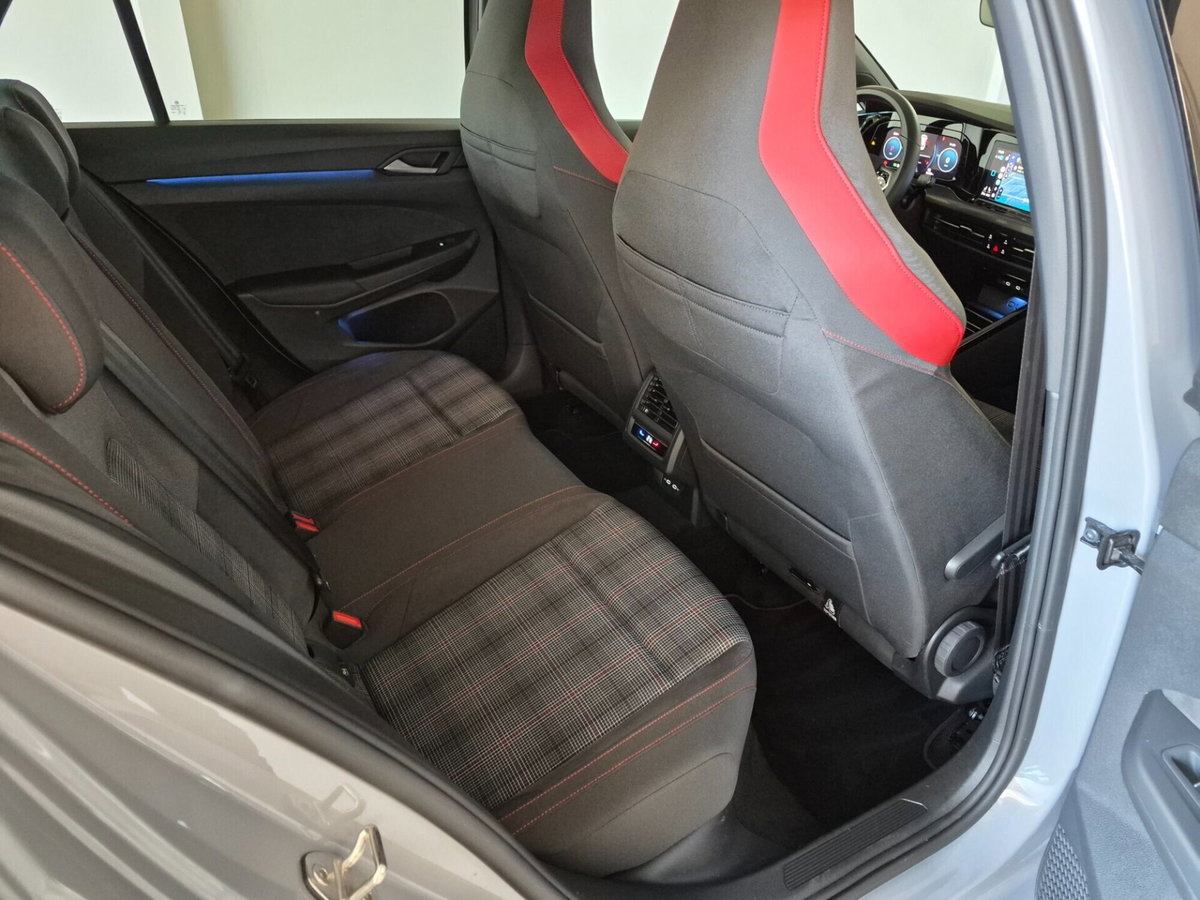 Volkswagen Golf 2.0 TSI GTI (17)