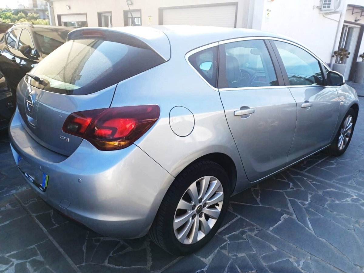 Opel Astra 1.7 CDTI 125CV 5 porte Cosmo (4)