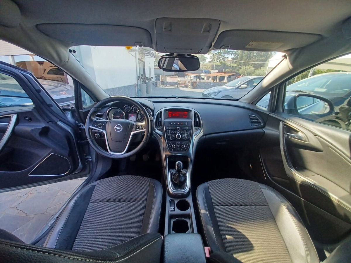 Opel Astra 1.7 CDTI 125CV 5 porte Cosmo (8)