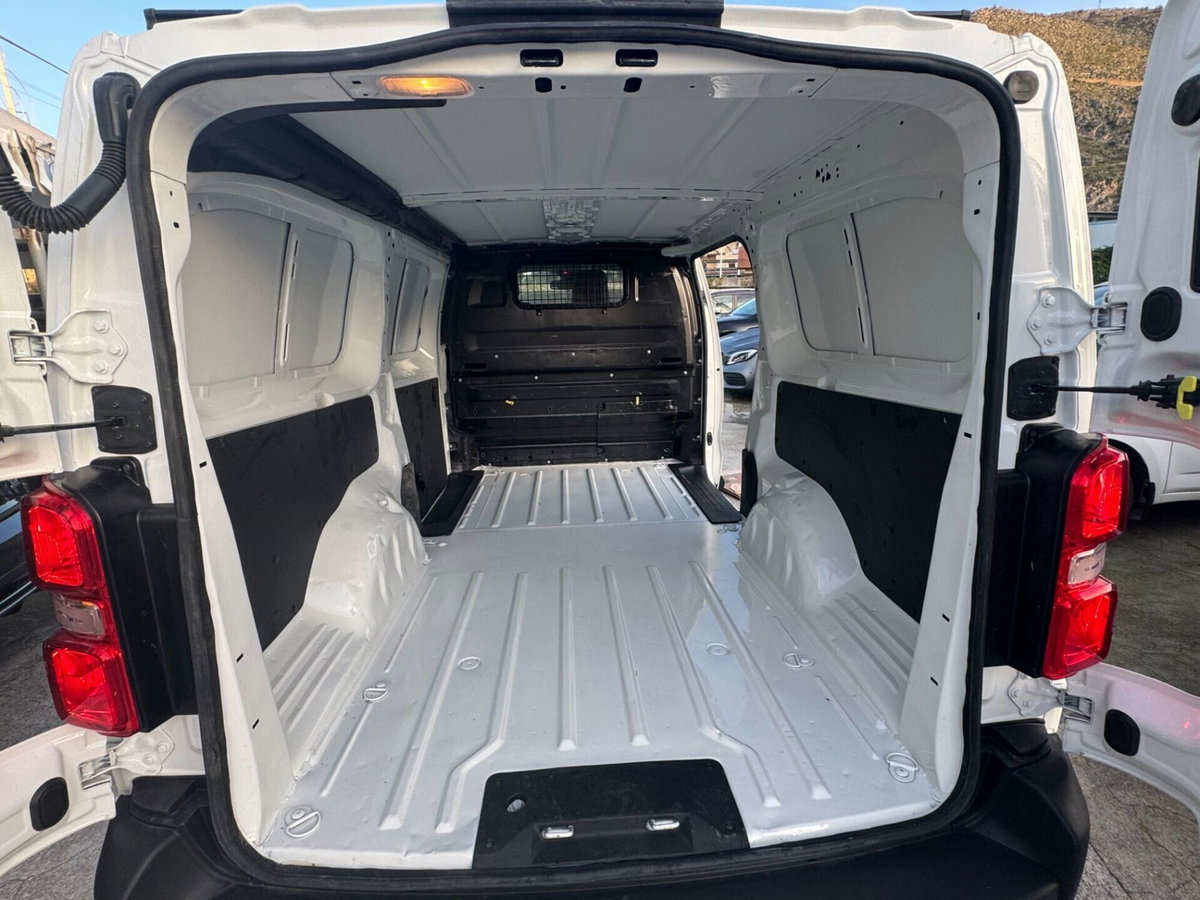 Toyota Proace Verso Verso 2.0D 150 CV L1 D Lounge (11)