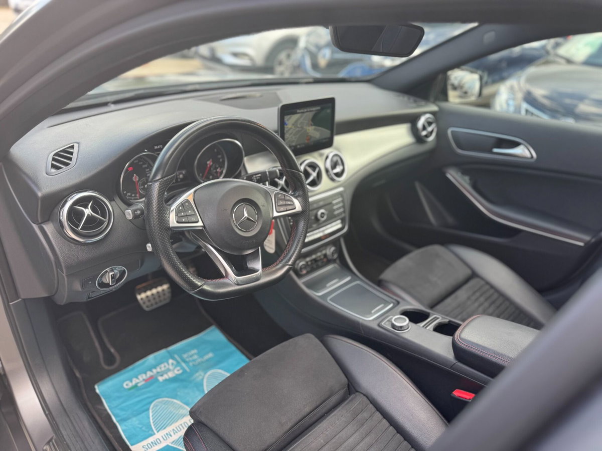 Mercedes-Benz GLA SUV 200 d Premium (10)