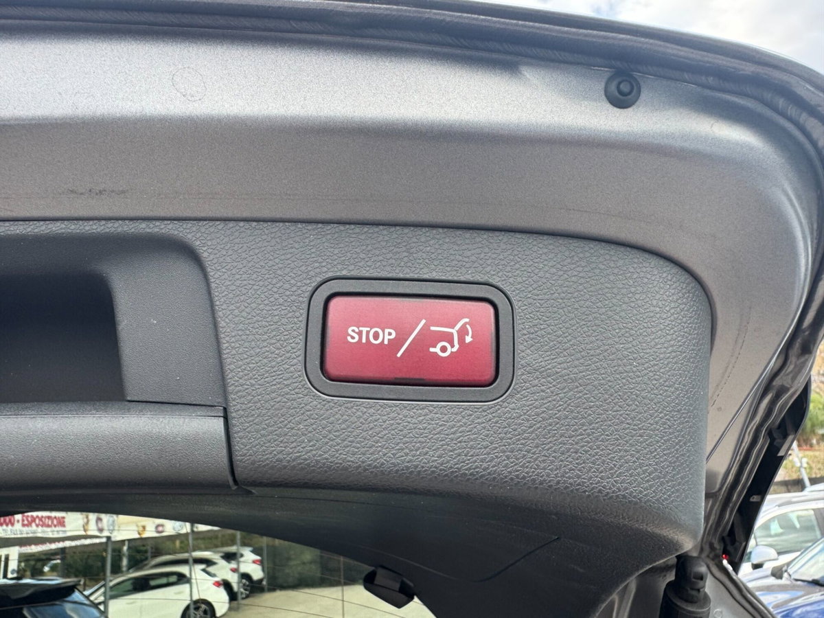 Mercedes-Benz GLA SUV 200 d Premium (13)