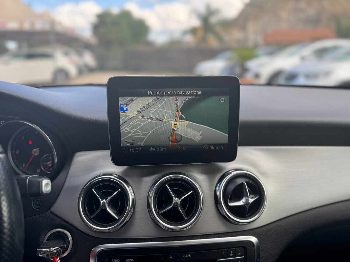 Mercedes-Benz GLA SUV 200 d Premium (18)