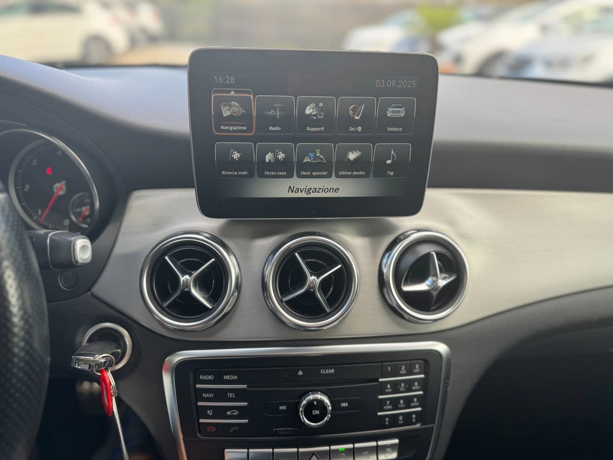 Mercedes-Benz GLA SUV 200 d Premium (20)